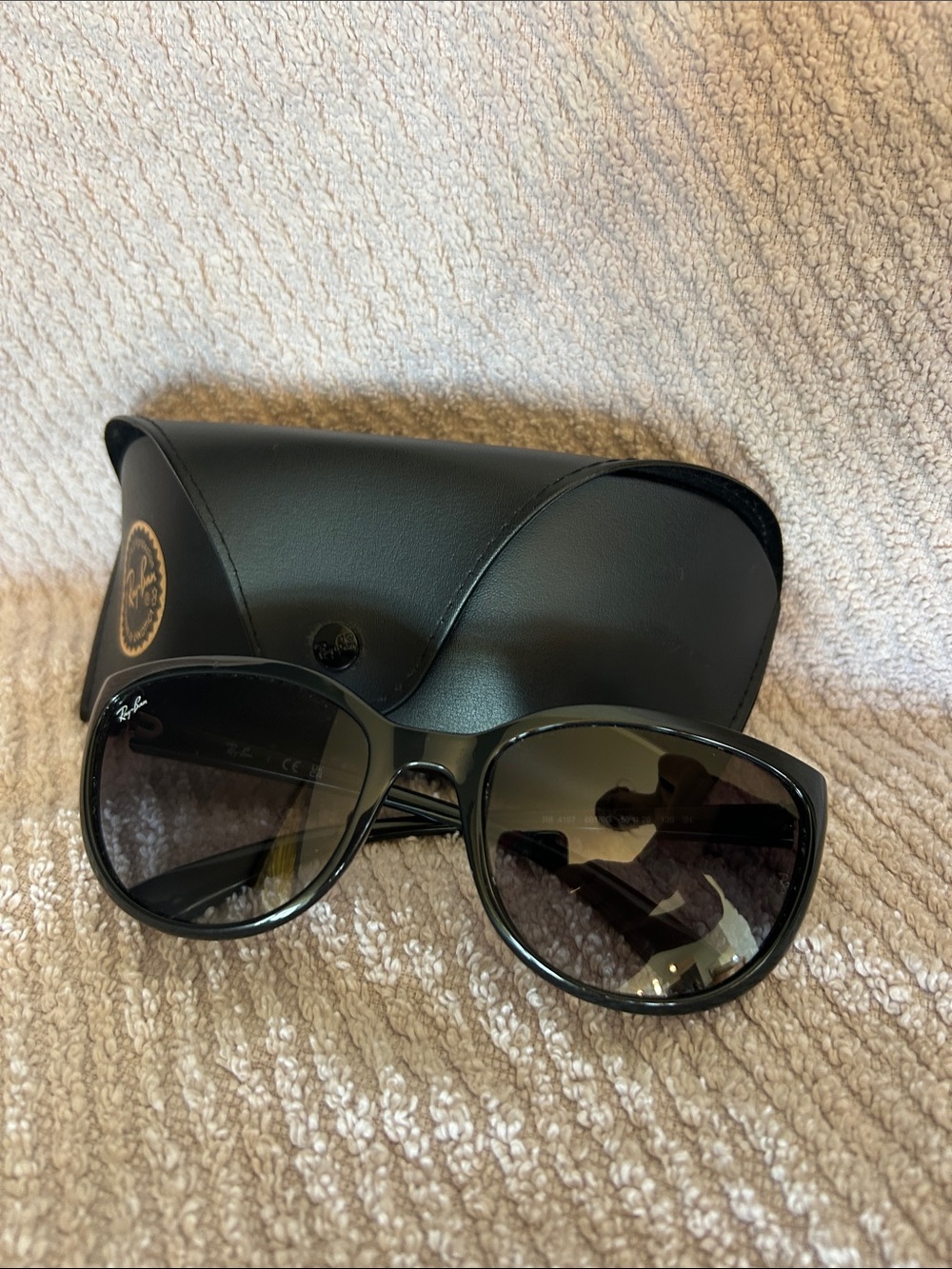 Ray-Ban Women's Black Sunglasses with Brown Gradient Lenses
